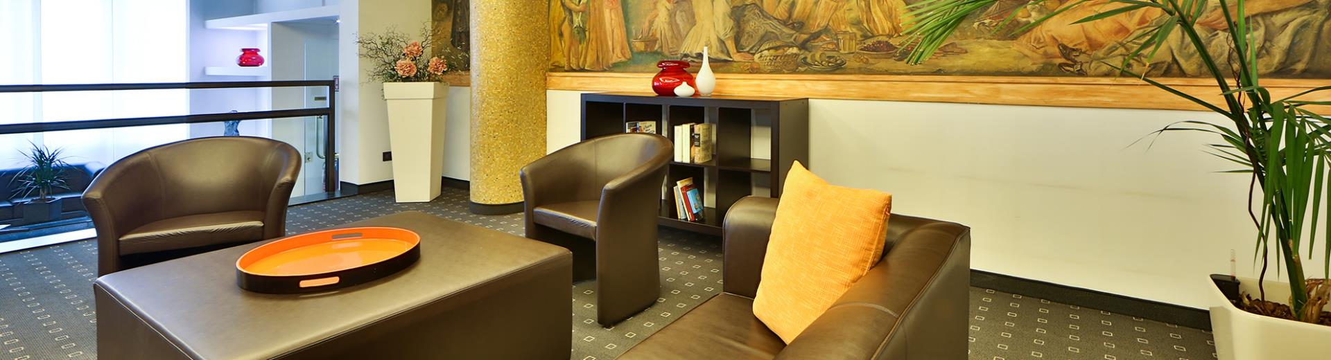 Relax in our Lounge Bar after a busy day: Best Western Hotel Biri, 4-star in Padua, is also perfect for a drink!
